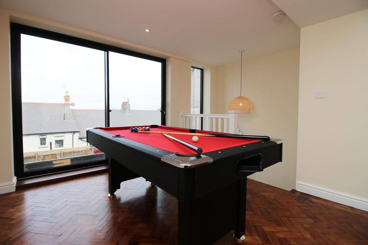 Entire apartment, Four-Bedroom Holiday Home in Penarth, Cardiff