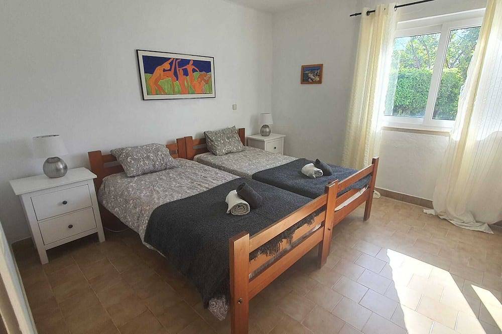 Ganze Wohnung, Geräumige, gut ausgestattete Wohnung, Breitband, Sky Tv, mit Pool außerhalb. in Albufeira, Faro Distrikt