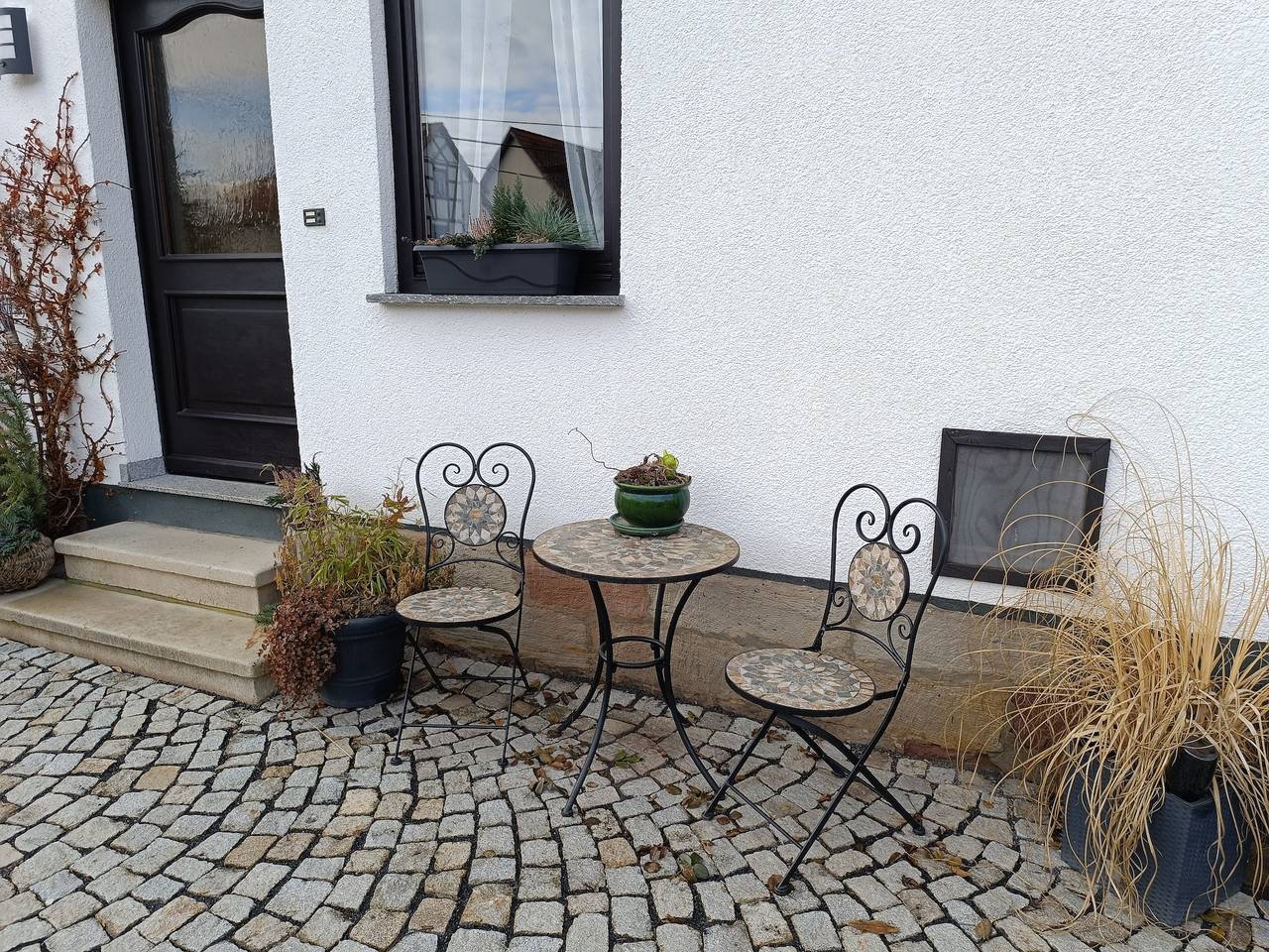 Ganze Wohnung, Ferienwohnung 'Papperitz' mit Bergblick, privater Terrasse und Wlan in Uhlstädt-Kirchhasel, Saaleland