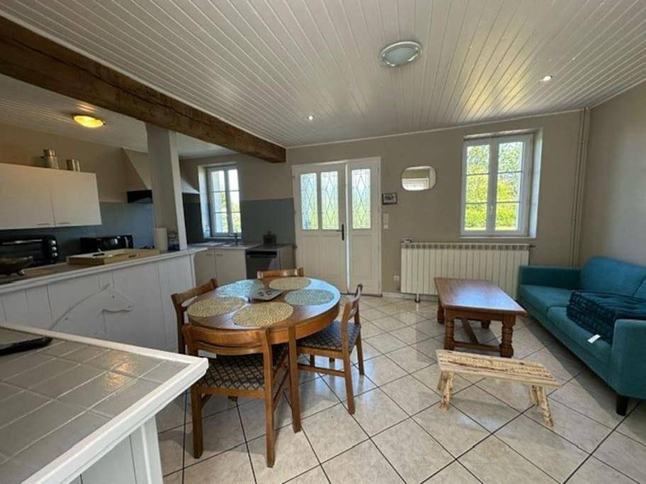 Two-Bedroom House in Blacqueville, Région de Rouen
