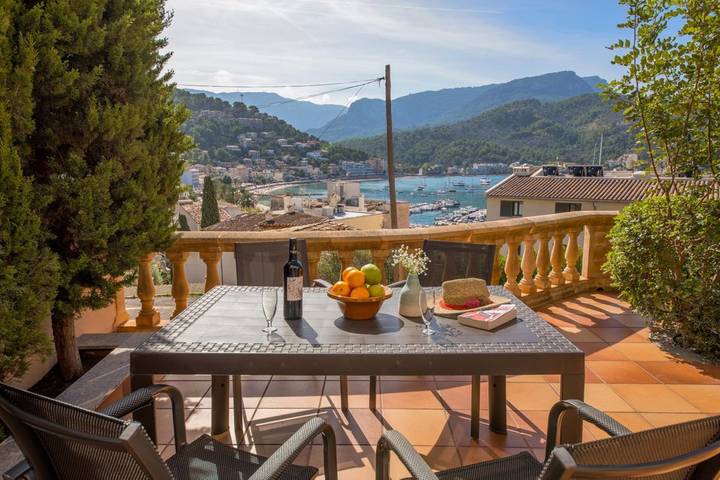 Apartamento inteiro, Apartamento na aldeia piscatória com Wi-Fi, ar condicionado e terraço com vista para o mar in Port de Sóller, Sóller
