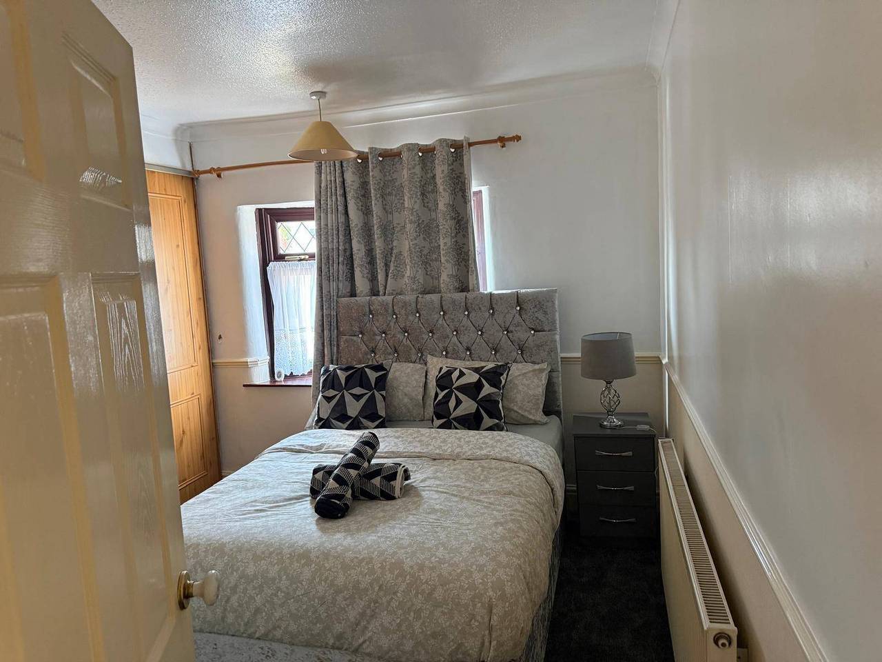 Coventry 4-Bed House, Sleeps 8 with Garden in Coventry, Birmingham und Umgebung