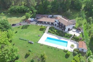 Gîte pour 3 personnes, avec piscine à Razac-sur-l'Isle