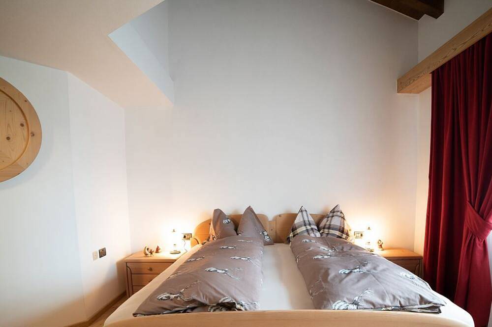 Ganze Wohnung, Al Soladif - Attic room with a view. Magic in a mansion in the heart of Cavalese. in Cavalese, Fleimstaler Alpen