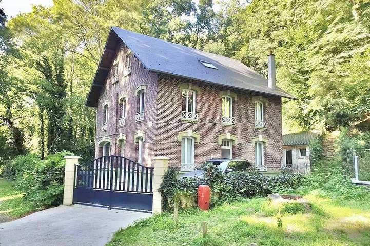 Location de vacances pour 18 personnes, avec Terrasse et Jardin dans Falaises du Bois de Cise