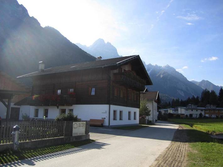 Ferienwohnung für 2 Personen, mit Ausblick und Balkon sowie Garten - 1