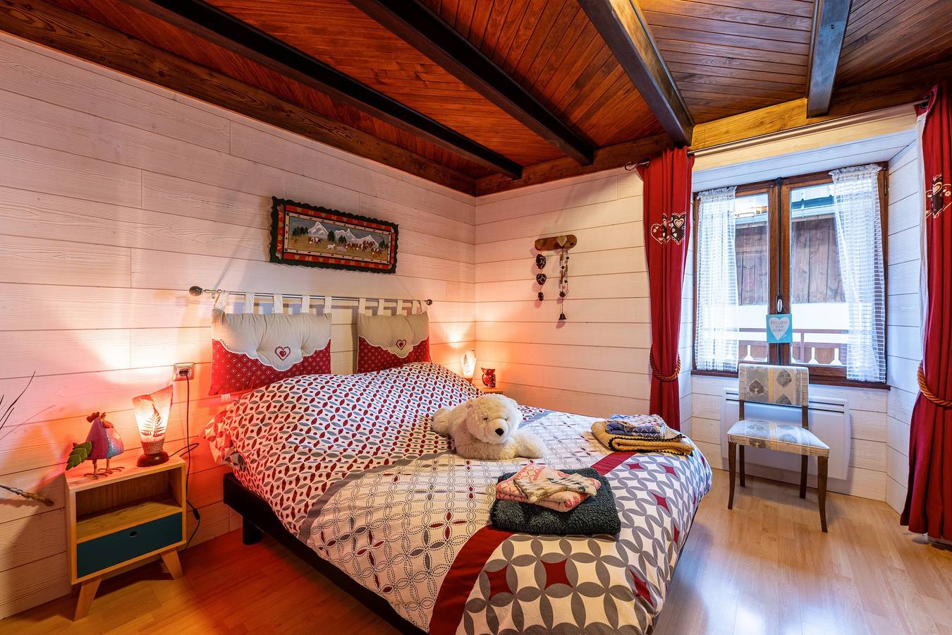 Appartement 'Aux 4 Saisons' met uitzicht op de bergen, privéterras en Wi-Fi, foto 12