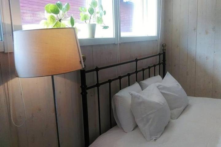Gîte pour 3 personnes, avec terrasse et jardin à Umea