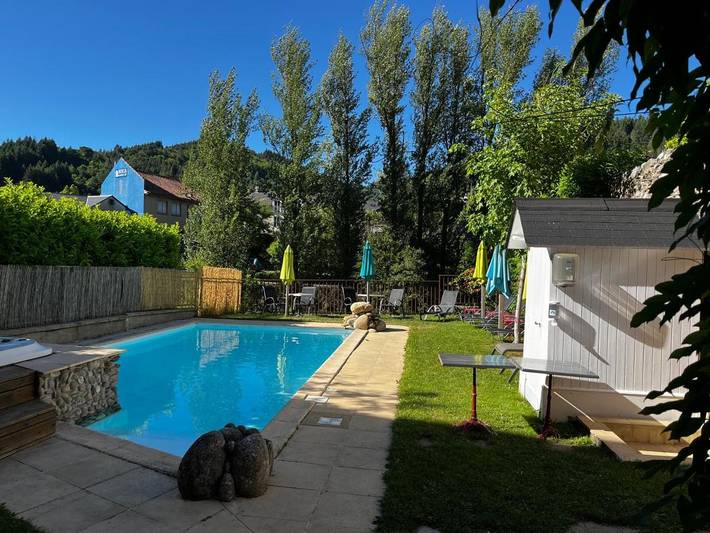 Chambre d’hôte pour 2 personnes, avec piscine ainsi que jardin et vue, animaux acceptés