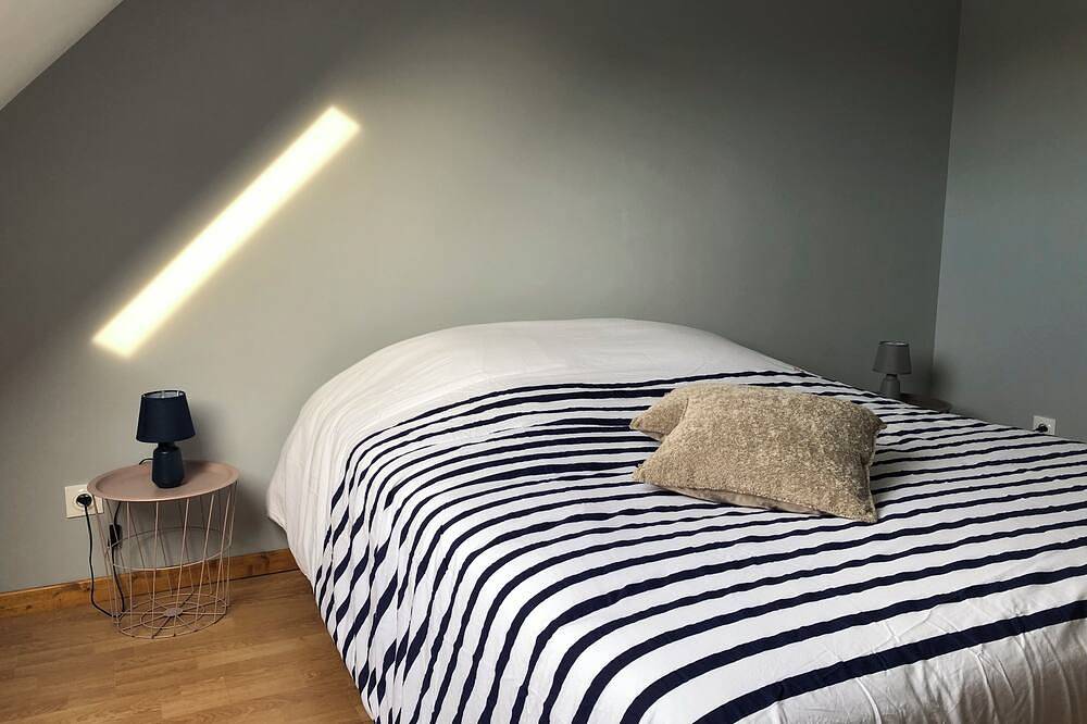 Large family house for 8 people 400 m from the sea in Hauteville-sur-Mer, Coutances