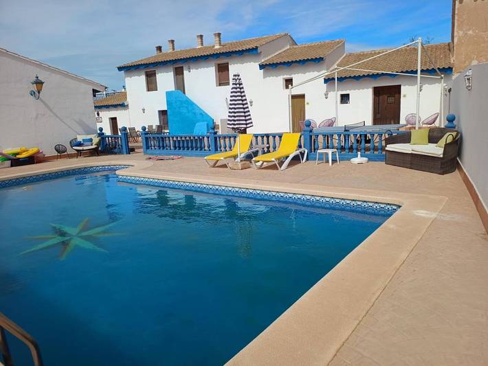 Room 'Lemon' with Shared Pool, Wi-Fi and Air Conditioning in Lorca, Murcia Inland
