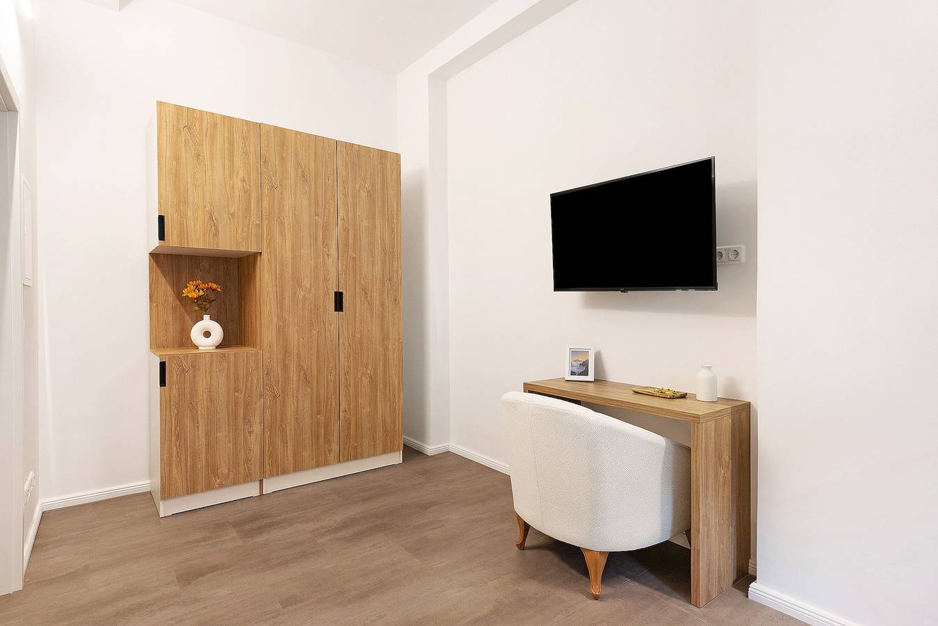 Ganze Wohnung, Berlin Ku’damm Apartment | Prime Charlottenburg Location (2) in Berlin Innenstadt, Berlin