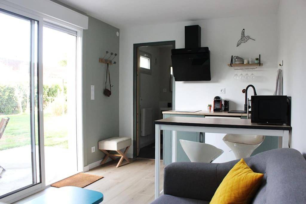 Appartement entier, Studio avec terrasse et parking in Castelginest, Toulouse et ses environs