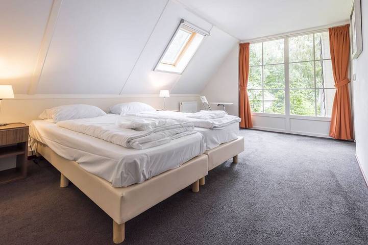 Una casa espaciosa y agradable en el bosque de Beekbergen. WiFi gratis. in Beekbergen, Veluwe