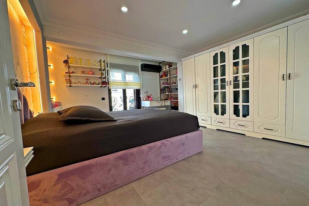 6-Zimmer-Villa mit privatem Pool und Garten in Beylikdüzü, Marmararegion