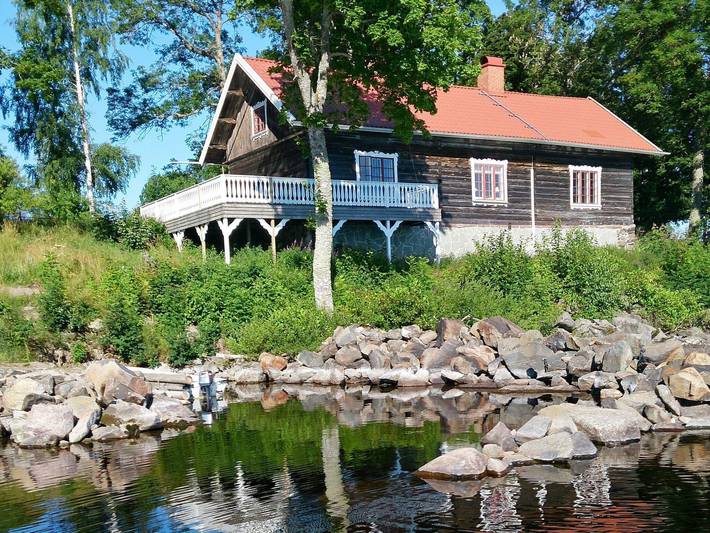 Ferienhaus für 6 Personen, mit Terrasse und Seeblick in Gullspang