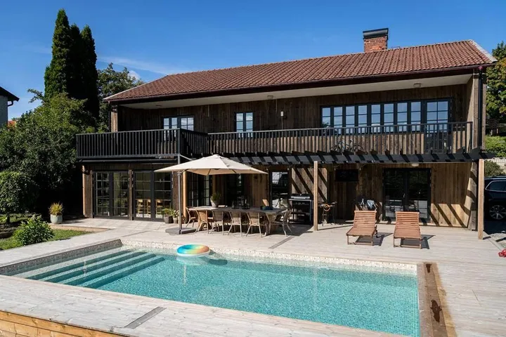 Villa pour 13 personnes, avec balcon ainsi que piscine et jardin - 1