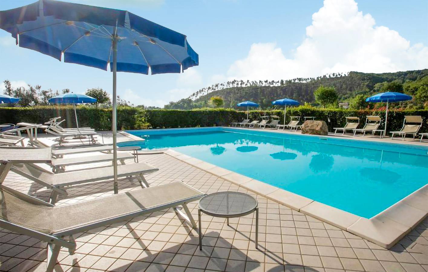 Appartamento intero, Appartamento moderno con aria condizionata, parcheggio, cucina, piscina e WiFi in Gubbio, Umbria