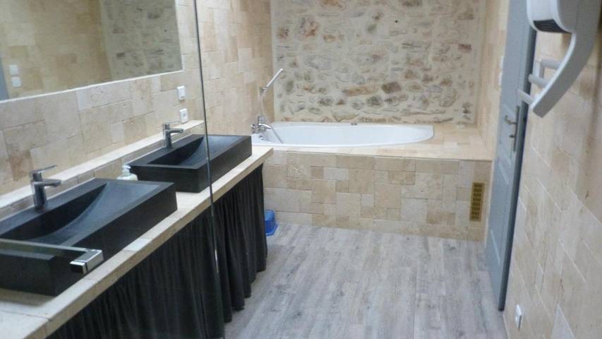 Location de vacances pour 10 personnes, avec Balcon et Terrasse à Saint-Remèze - 2