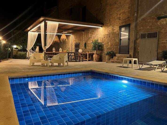 Casa rural para 15 personas, con Balcón y Jacuzzi además de Terraza y Jardín en Segarra