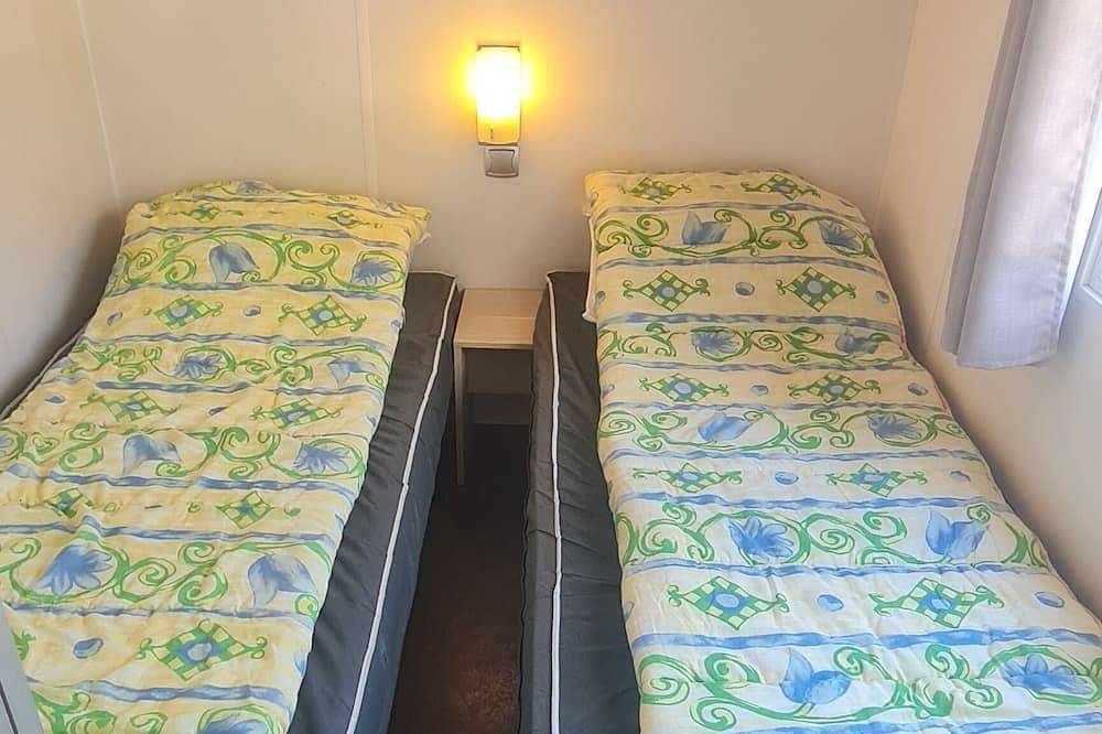 Mobilhome Premium 3 Chambres 6p Camping Domaine Ste Baume Face à la Piscine in Nans-les-Pins, Brignoles region