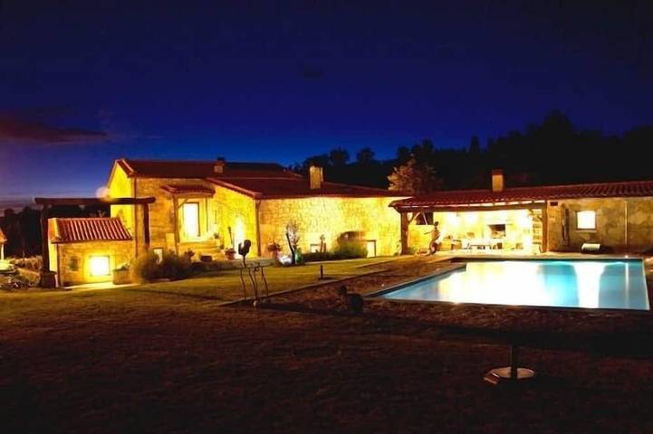 Gîte pour 6 personnes, avec jardin et piscine dans Sabugal