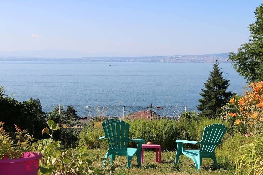 Appartement entier, 2 pièces, rez-de-jardin, Vue imprenable sur le Lac Léman in Évian-les-Bains, Région de Thonon-les-Bains