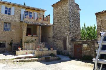 Gîte pour 4 personnes, avec terrasse à Saignon