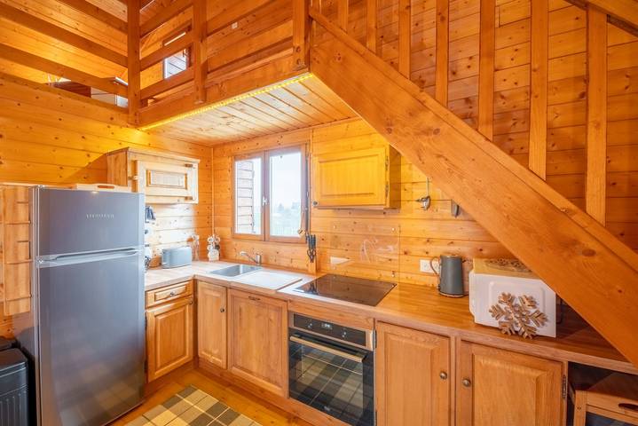 Chalet für 6 Personen, mit Terrasse und Pool im Jura - 2