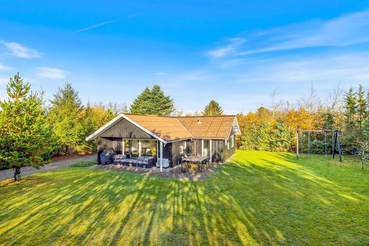 Ferienhaus für 6 Personen, mit Balkon/Terrasse und Terrasse sowie Garten in Nørhede Vest