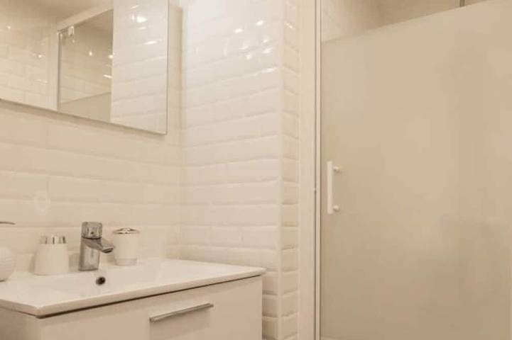 Appartamento intero, La Garoupe-Appartamento-Vista giardino-Bagno privato con doccia in Cagnes-sur-Mer, Costa mediterranea (Francia)