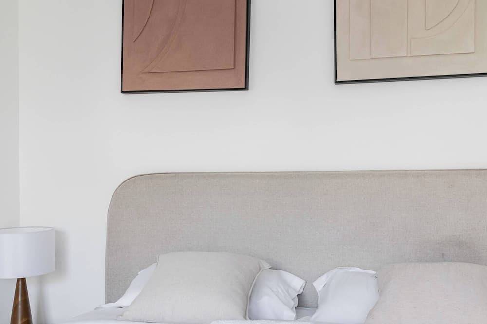 Entire apartment, Appartement lumineux avec terrasse Courbevoie - 4P in Courbevoie, Hauts-de-Seine