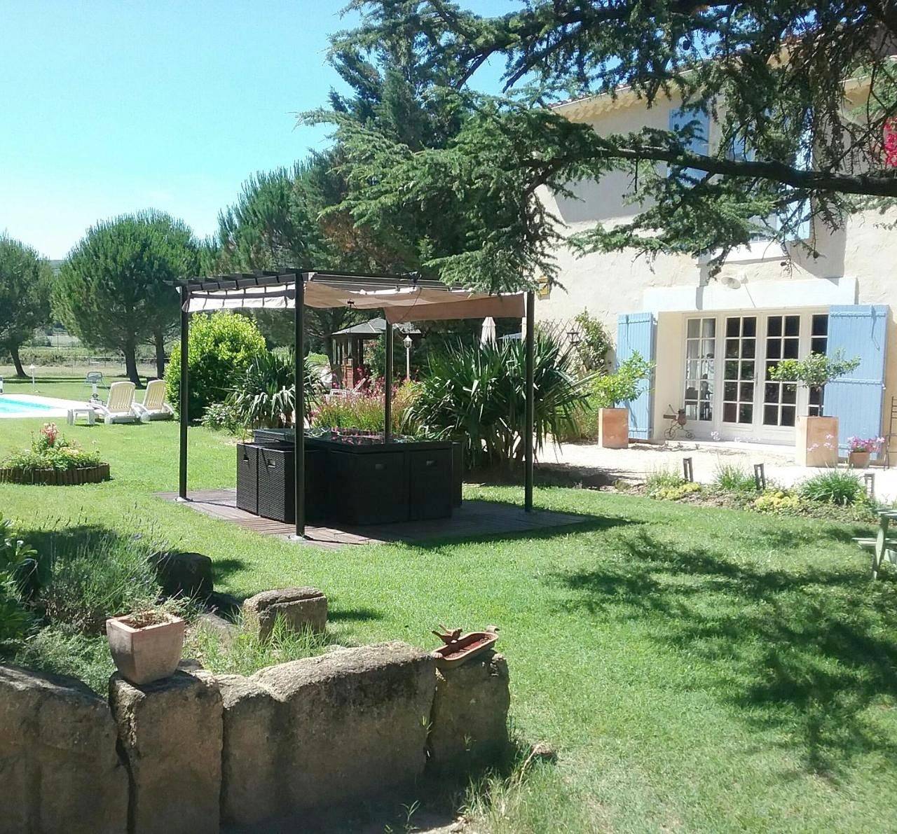 Double Room with Garden View in Sernhac, Région de Nîmes