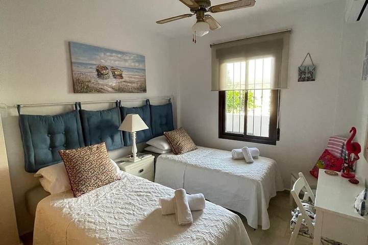 Appartement entier, Stunning views, centrally located modern apartment. Air con, Pool, Wifi and Sky. in Frigiliana Road, Frigiliana