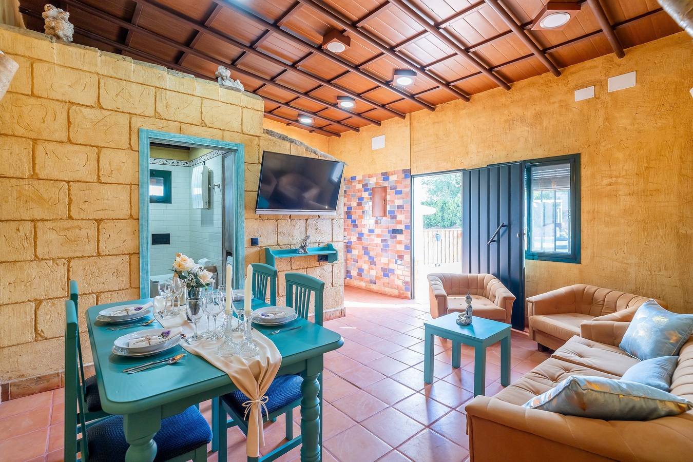 Holiday Home 'Casa Rural Carmo' with Private Pool, Wi-Fi and Air Conditioning in Carmona, Provinsen Sevilla