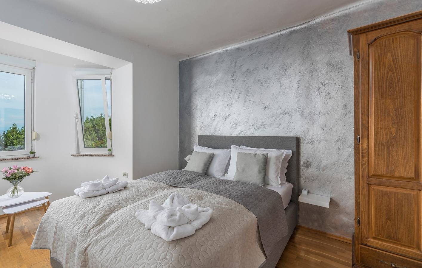 Entire apartment, Tea Suite in Opatija with sea view in Opatija Riviera