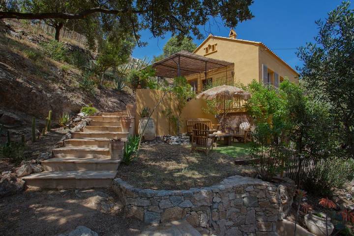 Location de vacances pour 6 personnes, avec terrasse et jardin à Palasca - 4