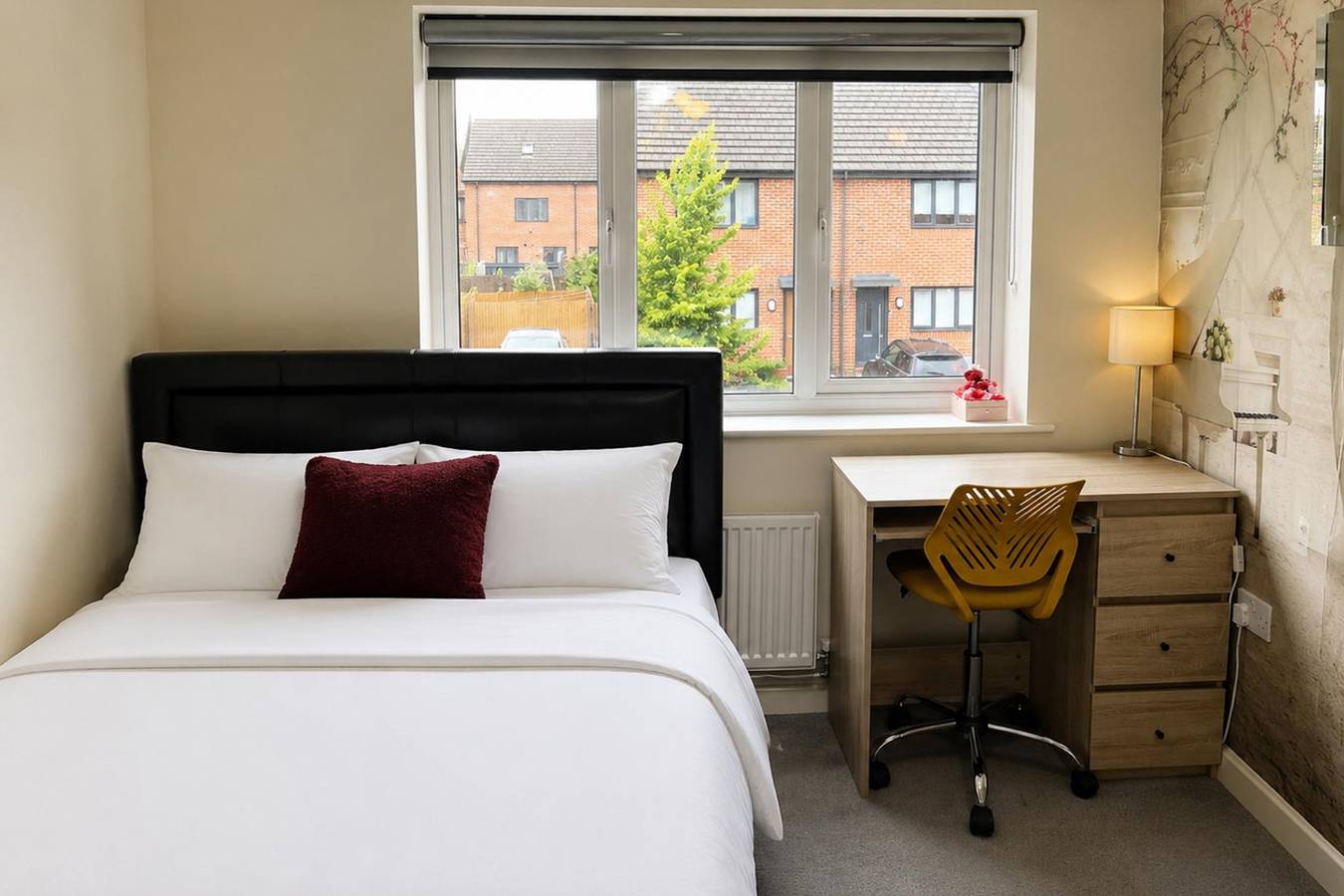 4 Bed House Sleeps 7 - Free Parking - Garden in Grand Manchester