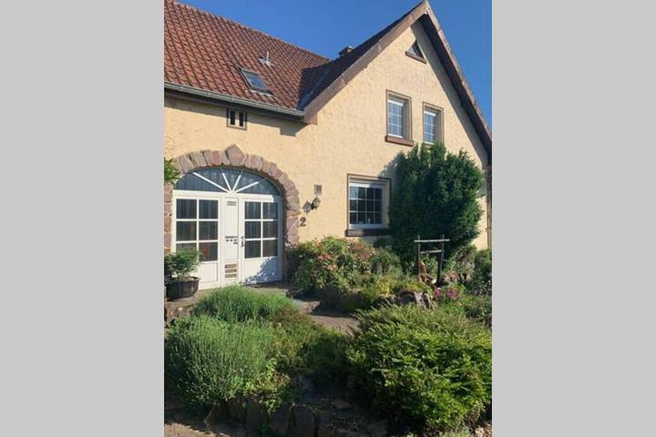 Ferienwohnung für 3 Personen, mit Balkon und Terrasse sowie Garten und Ausblick in Wadrill (Hunsrück und taunus)