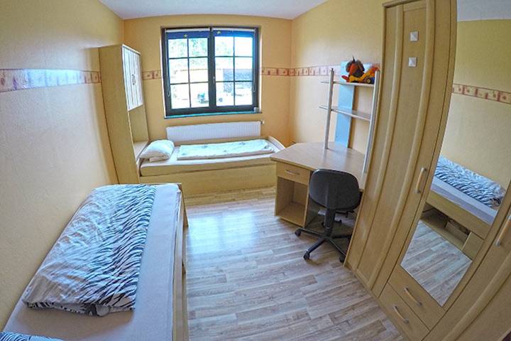 Entire apartment, Apartment 'Ferienbauernhof - Ferienwohnung 5' with Private Terrace, Shared Garden and Wi-Fi in Grünow, Mecklenburg-Strelitz