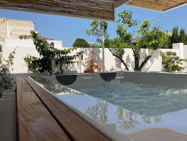 Casa vacanza per 3 persone, con idromassaggio e piscina nonché balcone in San Cataldo