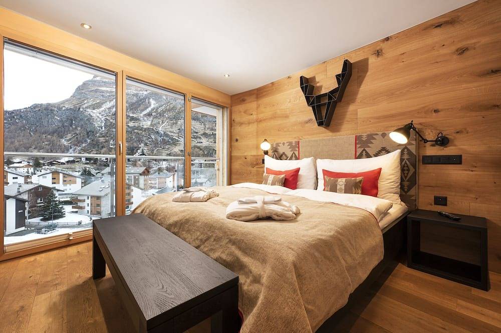 Nepomuk: Luxury 5Star Chalet includes 3 apartments with heated outdoor-pool in Zermatt, Wallisian Alps