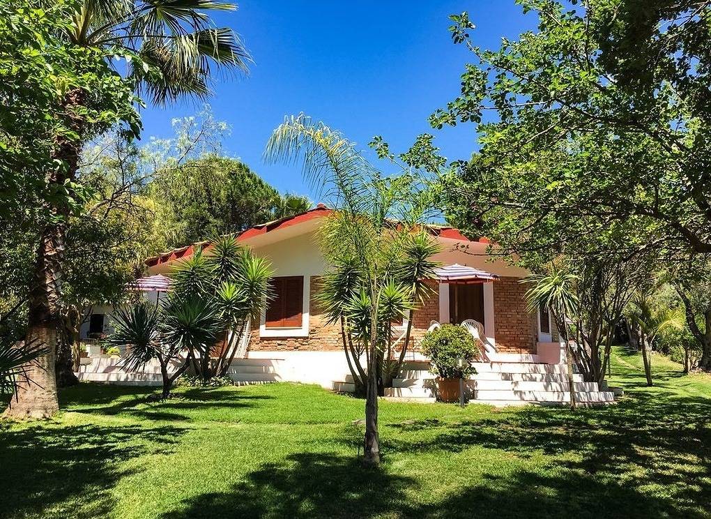 Ganze Ferienwohnung, Designer Appartment mit Park und Meerblick bei Capo Vaticano bei Tropea in Santa Maria (Vibo Valentia), Vibo Valentia Provinz