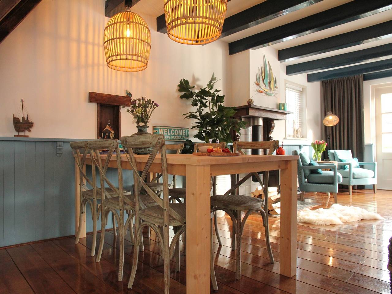 Lovely holiday home in Hindeloopen in a great setting, on the 11 city tour route in Hindeloopen, Ijsselmeer