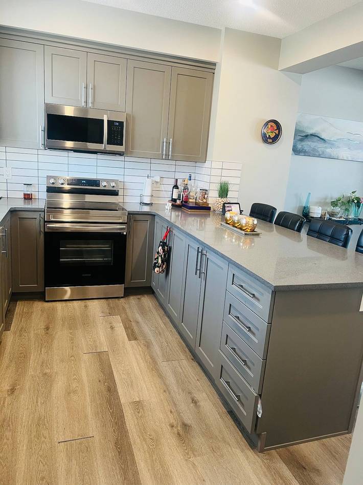 Spacious Private Room with Tv, Wifi and Fridge in Edmonton, Alberta