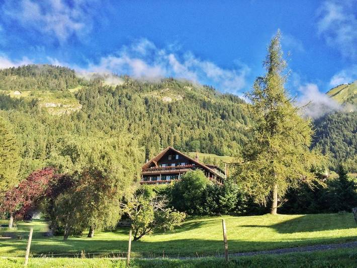 Chambre d’hôte pour 50 personnes, avec Terrasse et Jacuzzi ainsi que Jardin et Sauna dans Canton de Vaud