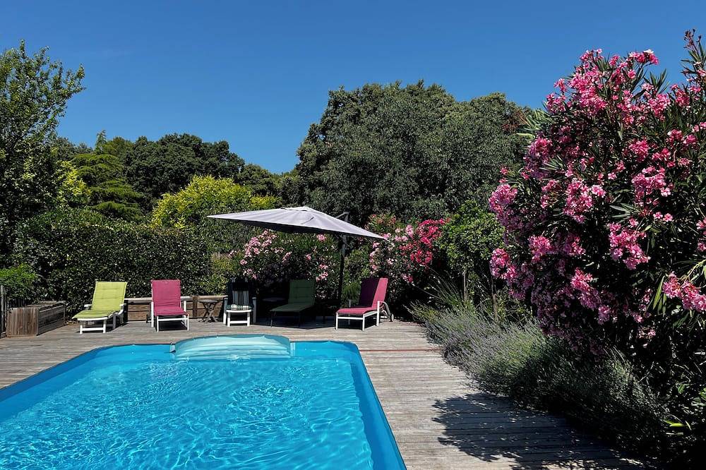 Villa avec piscine privé, grand jardin clos, plages à 25mn,10 pers in Castries, Côte méditerranéenne (France)
