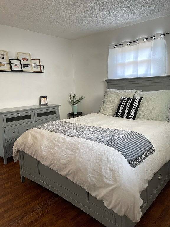 Twin Palms Ventura Pierpont Beach Bungalow Steps from the Ocean Newly Renovated in Ventura Beach, Ventura