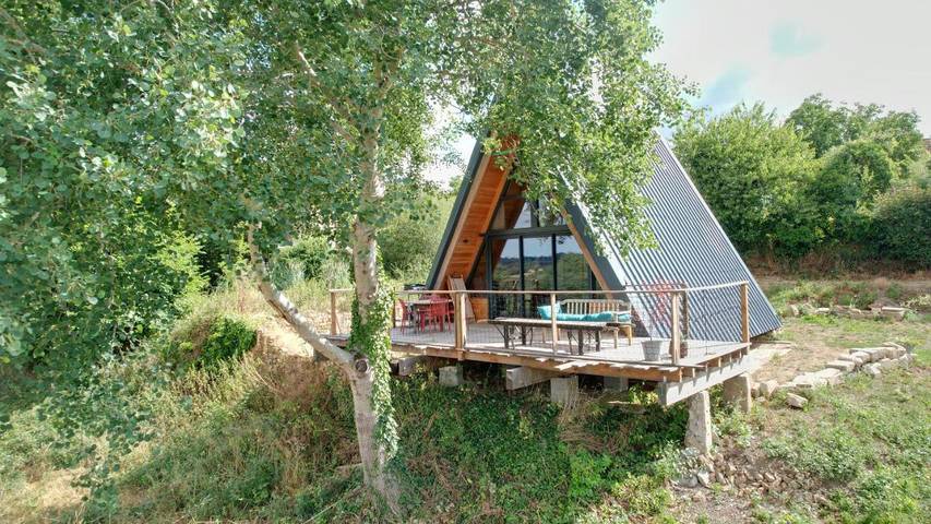 Location de vacances pour 4 personnes, avec jardin ainsi que terrasse et vue, animaux acceptés à La Celle-Dunoise