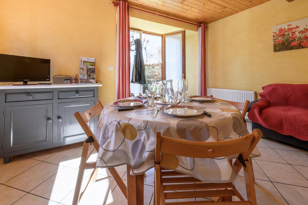 Two-Bedroom House in Luré, Région de Roanne